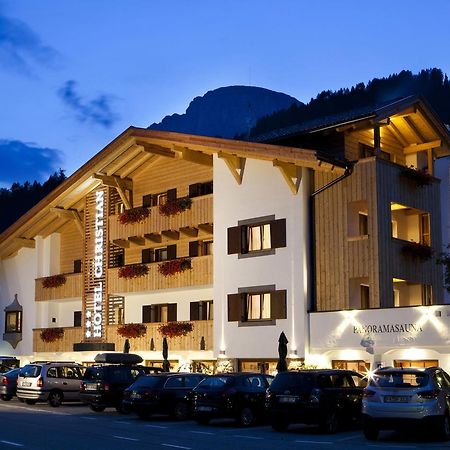 Hotel Christian Corvara In Badia Bagian luar foto
