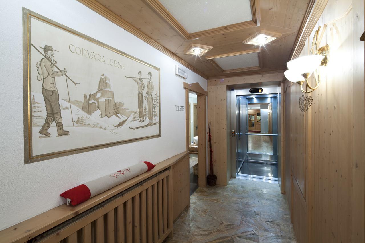 Hotel Christian Corvara In Badia Bagian luar foto