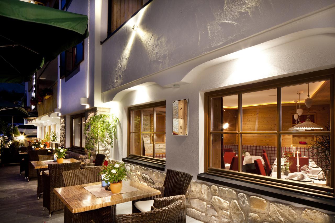 Hotel Christian Corvara In Badia Bagian luar foto