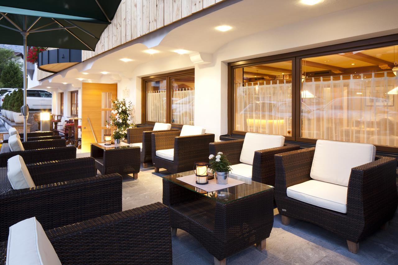 Hotel Christian Corvara In Badia Bagian luar foto