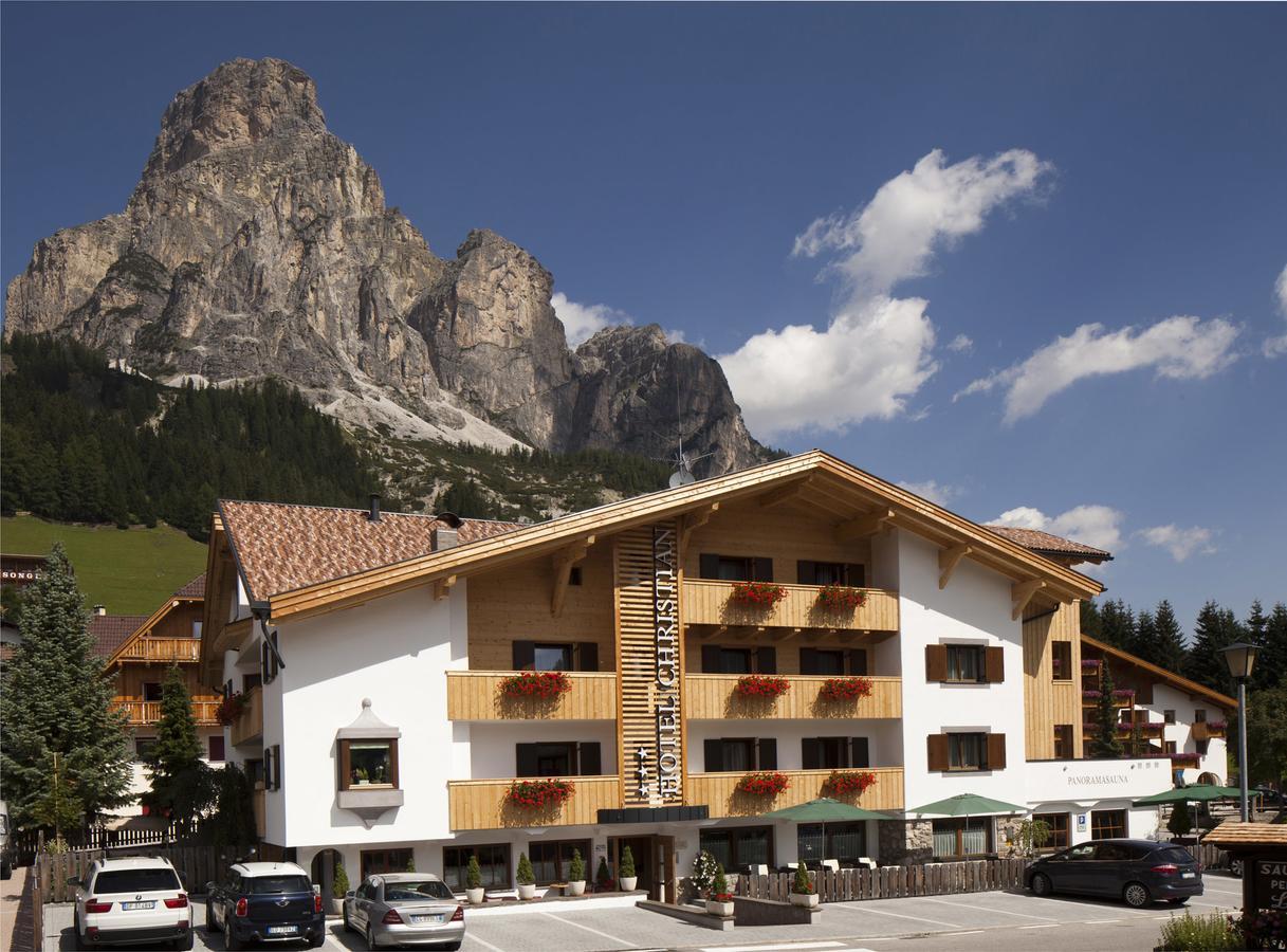 Hotel Christian Corvara In Badia Bagian luar foto