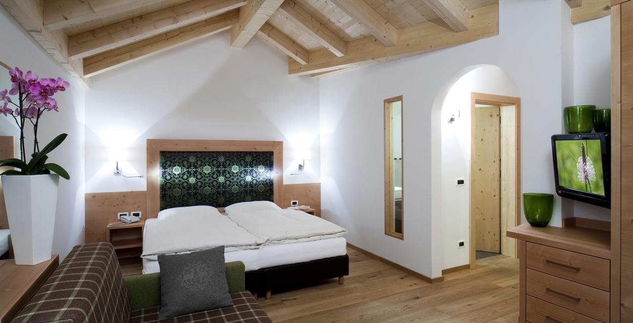 Hotel Christian Corvara In Badia Bagian luar foto