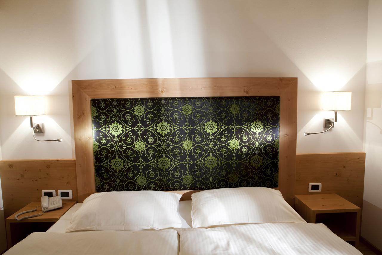 Hotel Christian Corvara In Badia Bagian luar foto