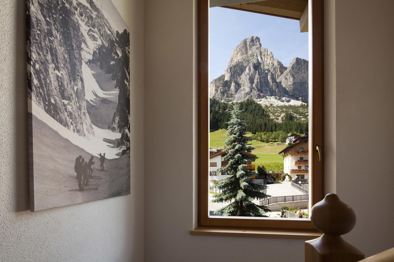 Hotel Christian Corvara In Badia Bagian luar foto