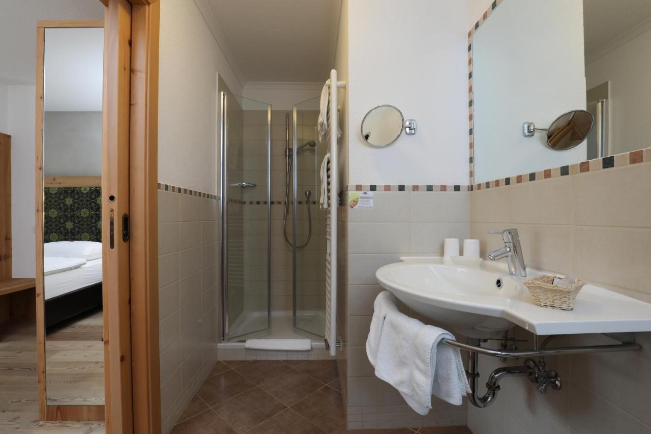 Hotel Christian Corvara In Badia Bagian luar foto