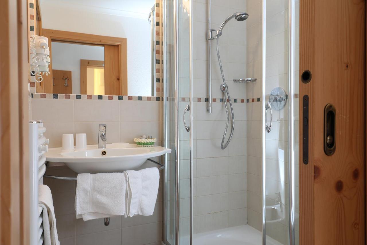 Hotel Christian Corvara In Badia Bagian luar foto